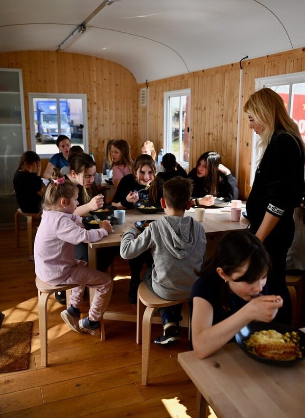 Zu Besuch beim Kinder- und Jugendzirkus Dobbelino: weiroYOU als Speisewagen