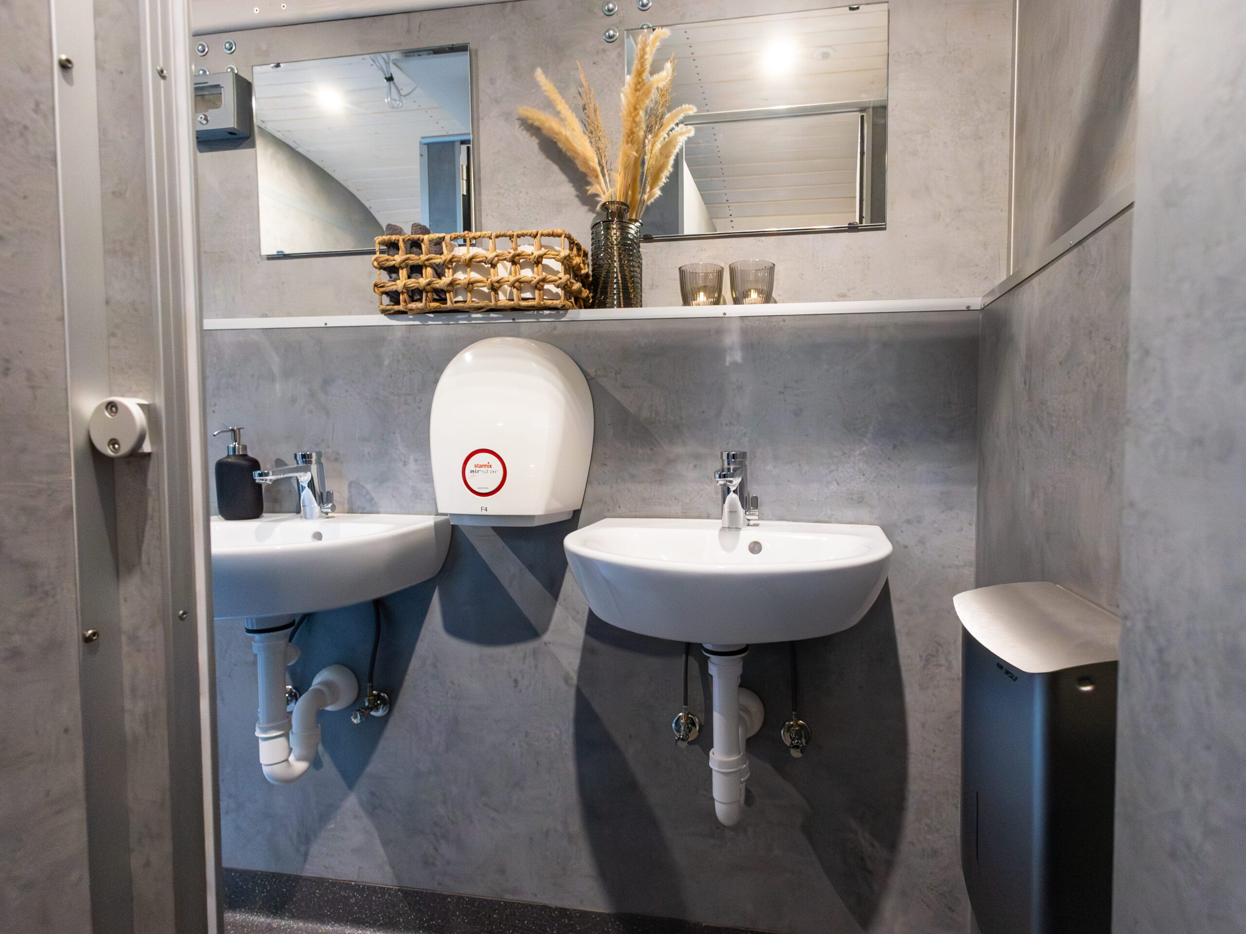 Vom Bauwagen zum Sanitärhaus: Viel Platz beim Händewaschen