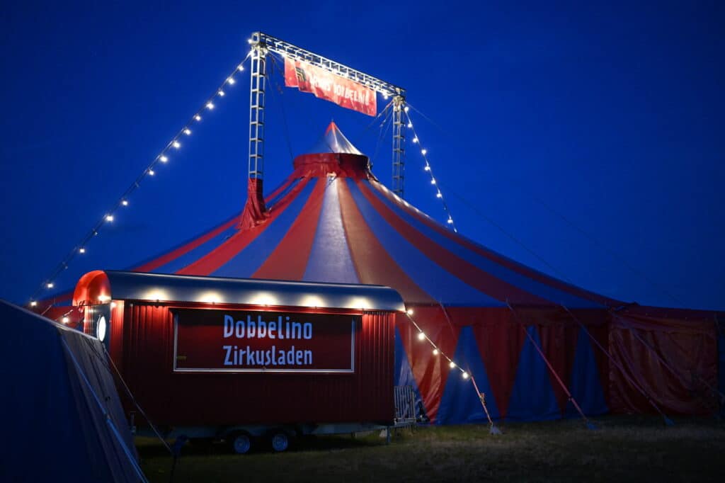 Kinder- und Jugendzirkus Dobbelino: Verkaufswagen als Zirkusladen