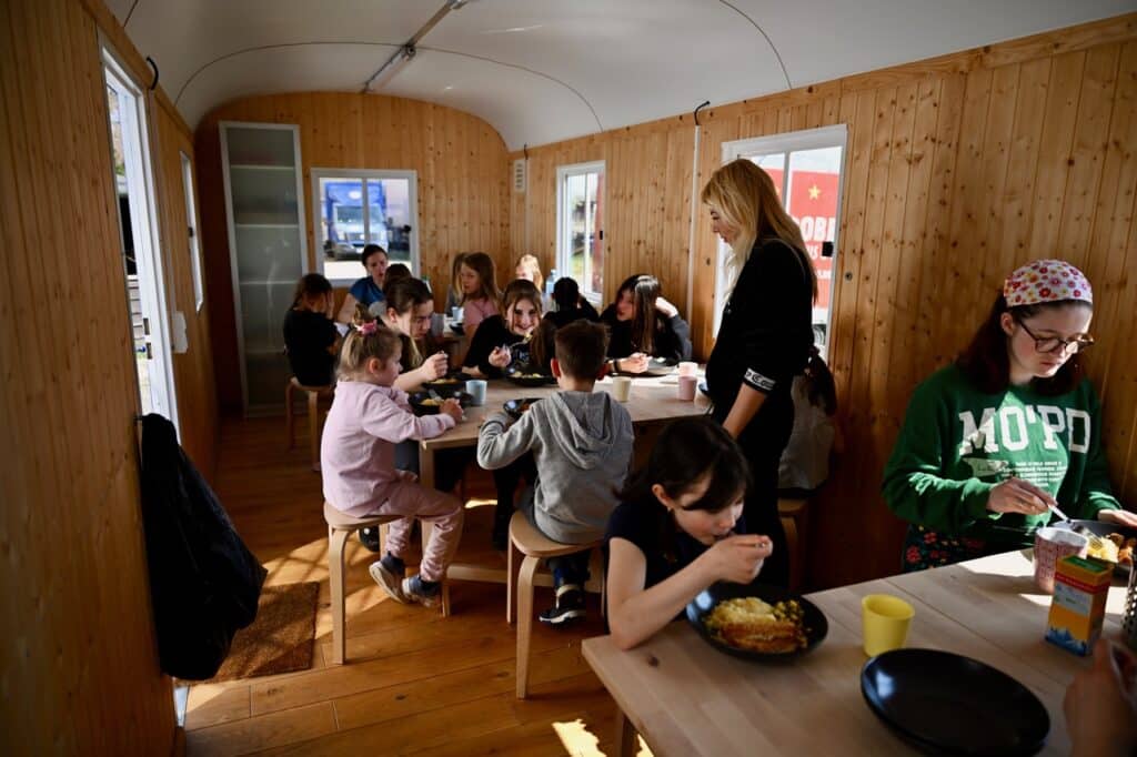 Zu Besuch beim Kinder- und Jugendzirkus Dobbelino: weiroYOU als Speisewagen
